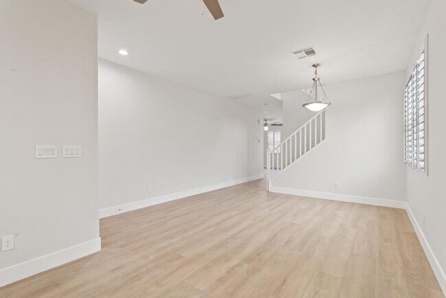Building Photo - Remodeled Corner Lot with Mountain Views!