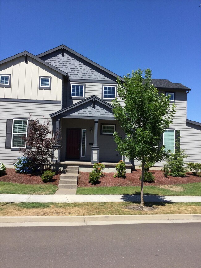 Building Photo - 3395 SE Meadowview Way
