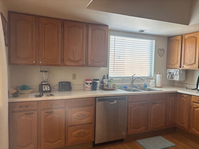 Building Photo - Lovely Long Term Unfurnished Home in 45+ Active Adult Resort Community of Leisure World