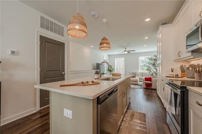 Building Photo - 515 Burton Dr