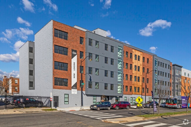 Building Photo - The Etta