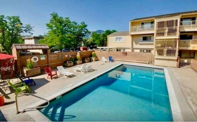 Building Photo - Updated 3 Bedroom Condo in the Wimbledon NOW AVAILABLE