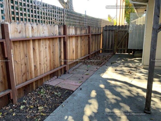 Building Photo - Coming Soon: Charming 2-Bed Duplex with Pa...