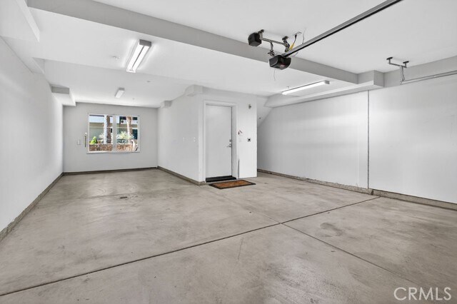 Building Photo - 985 Doheny Way