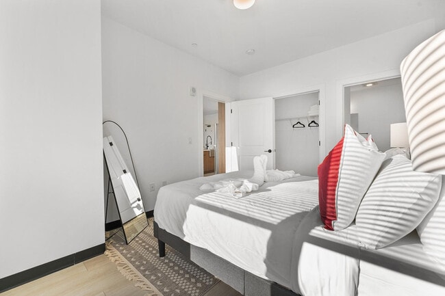 Building Photo - 600 Broadway-SI ID1240317P