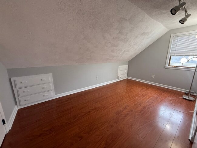 Building Photo - 83 Taylor St