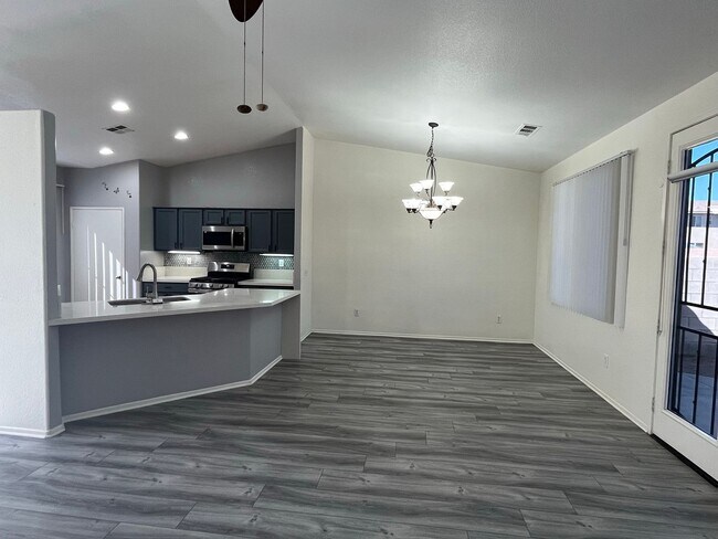 Building Photo - 3 bedroom 2 bath home with large yard available in Adelanto!