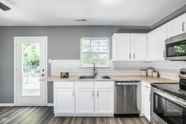 Building Photo - 13076 N Becks Grove Dr