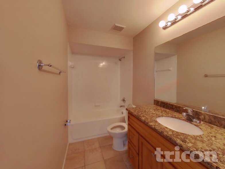 Building Photo - 1020 Red Oak Cir