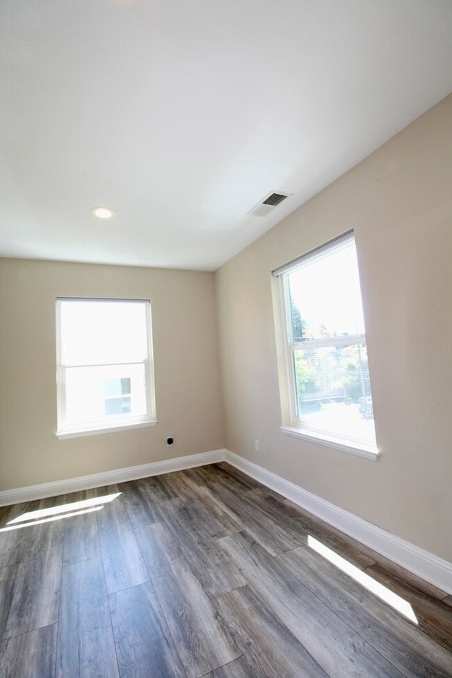 Building Photo - Two story unit w/ spiral staircase blocks ...