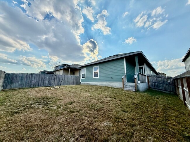 Building Photo - Lovely 1-story 4 bedroom/2 bath home is an...