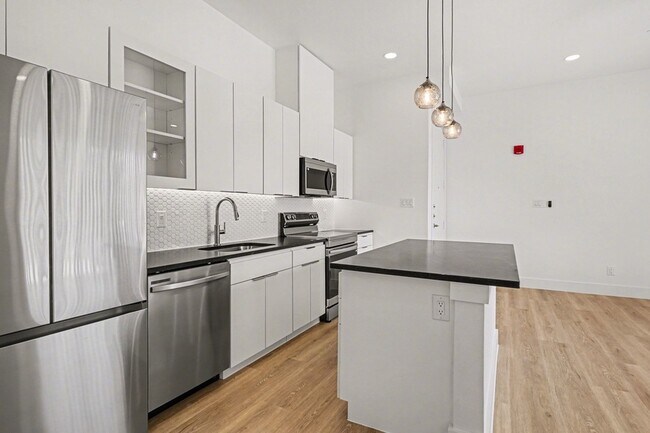 Building Photo - 2217 N Fitzhugh Ave