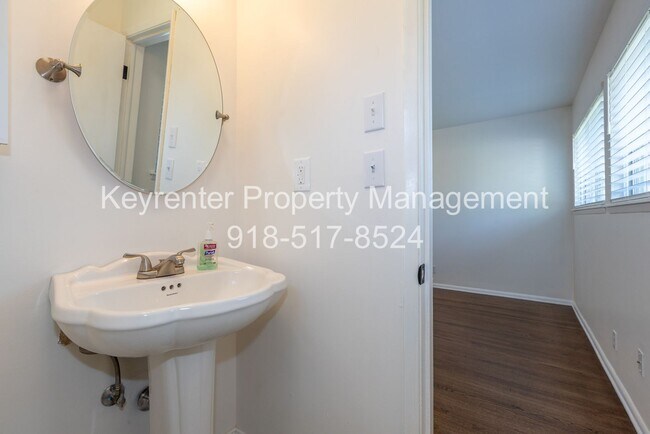 Building Photo - 3 Bed 1.5 Bath in Great Midtown Location!