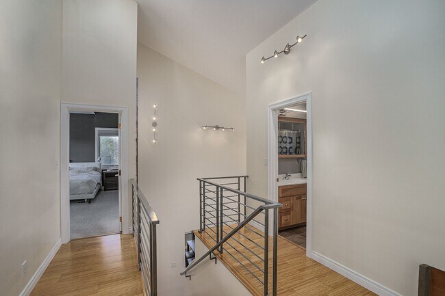 Building Photo - 4Bd/3.25Ba Seattle House