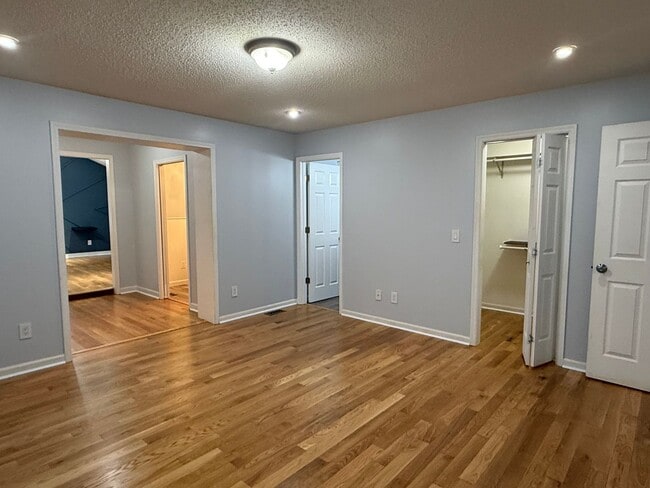 Building Photo - 3 bedroom one- level beauty in North Johnson City!