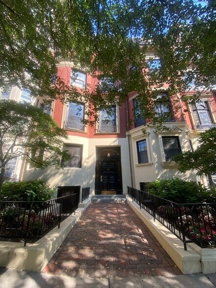 Building Photo - 244 Beacon St