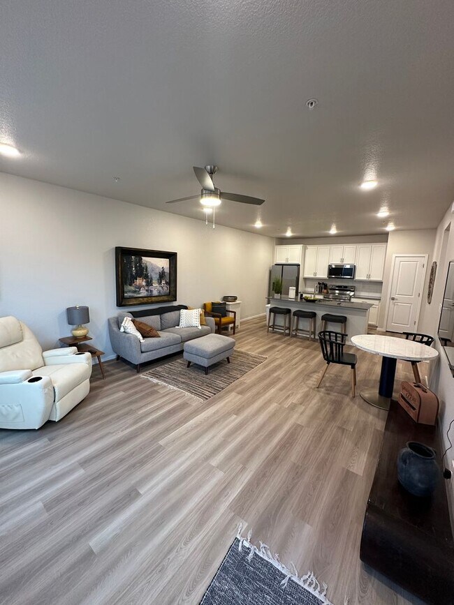 Building Photo - Raindance main floor condo move in ready.