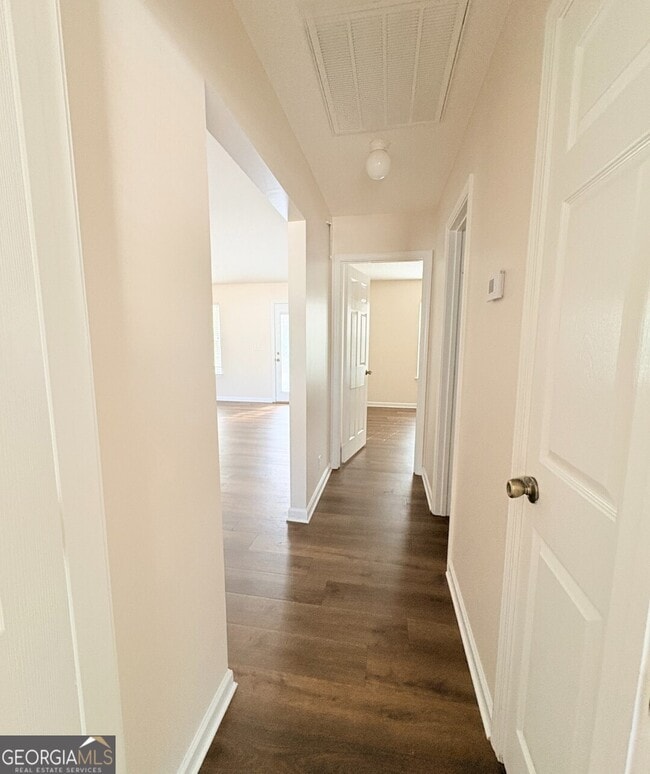 Building Photo - 102 Lake Victoria Dr