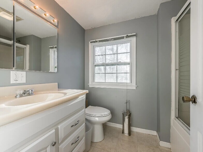 Building Photo - 4816 Mockingbird Ln