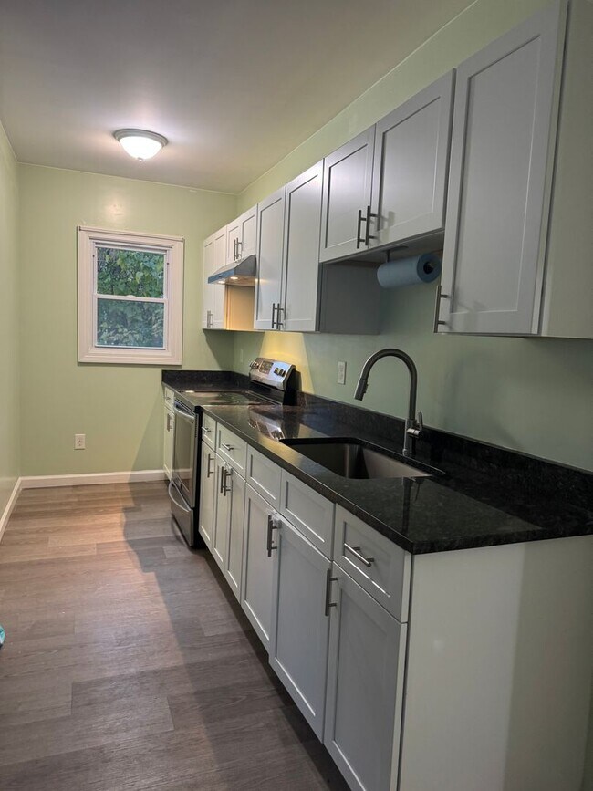 Building Photo - Kenyon Street