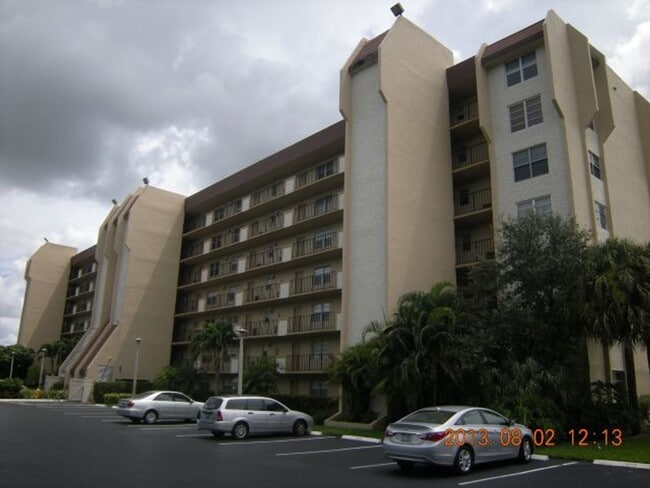 Building Photo - Beautiful 2/2 Waterview in Davie/Nova