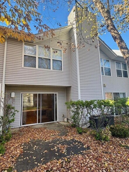 Building Photo - 51 Deer Ct Dr