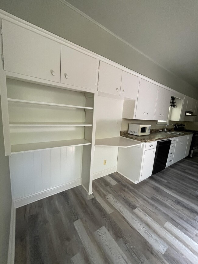 Building Photo - 935 Allen Ave