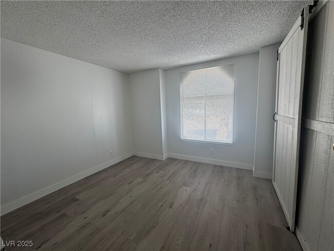 Building Photo - 900 Firebird Cir