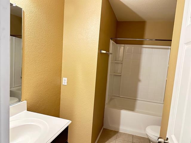 Building Photo - 590 Arthur Dr