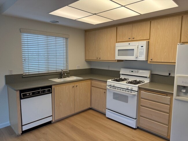 Building Photo - Spacious Corner Lot Home with Upgraded Fea...
