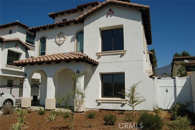 Building Photo - 425 W Duarte Rd