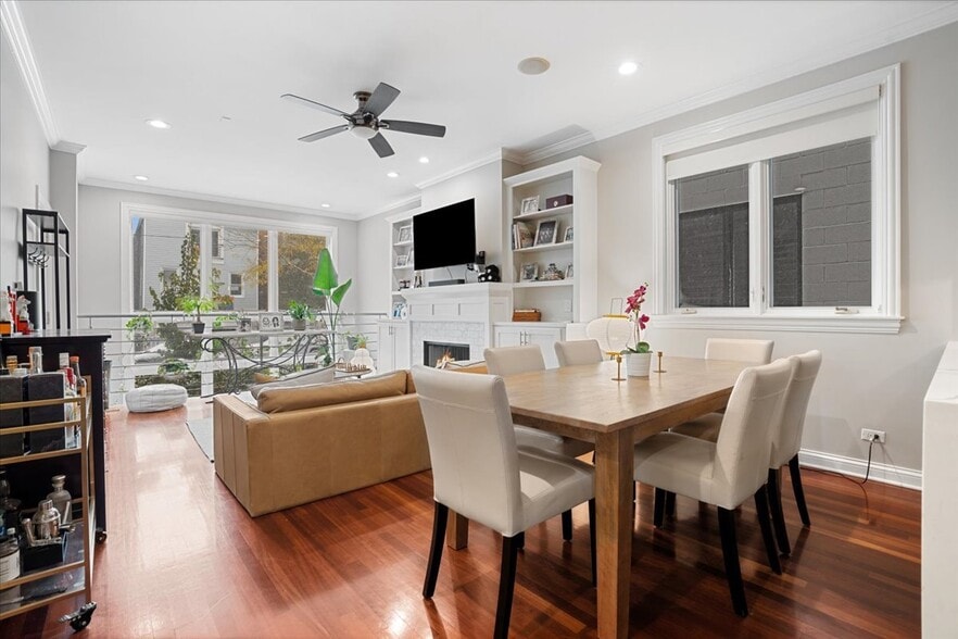 Building Photo - 1018 N Hermitage Ave