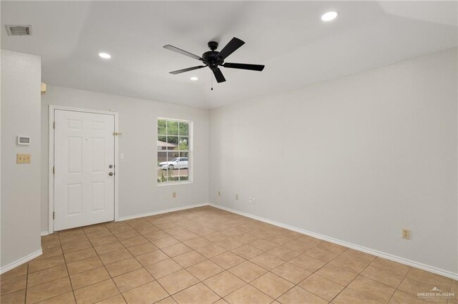 Building Photo - 502 Thornwood Dr