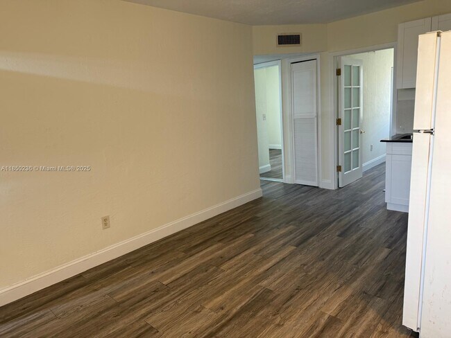 Building Photo - 4725 NW 33rd Ave