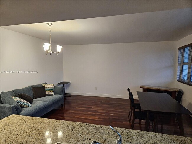 Building Photo - 20000 E Country Club Dr