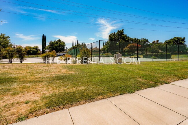 Building Photo - Charming 3-Bed, 2.5-Bath Home in One of Tr...