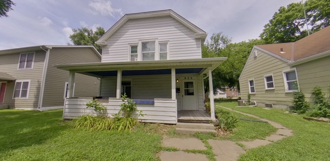 Building Photo - 3D Tour Available - 3 Blocks to KSU Campus & 5 Blocks to Aggieville + Washer & Dryer Included! Av...