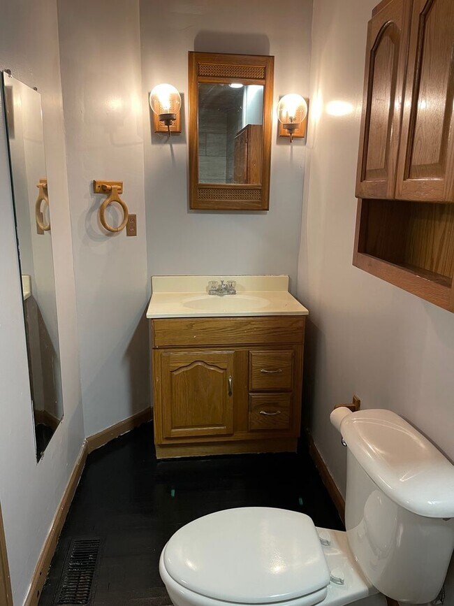 Building Photo - 1098