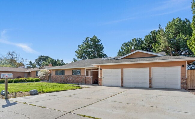 Building Photo - 7065 W Amity Rd