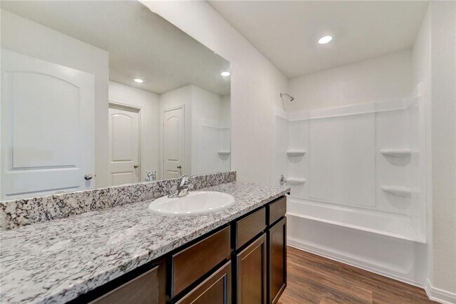 Building Photo - 353 Cres Park Dr