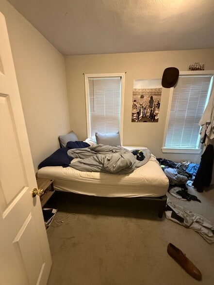 Building Photo - 148 Hillside St