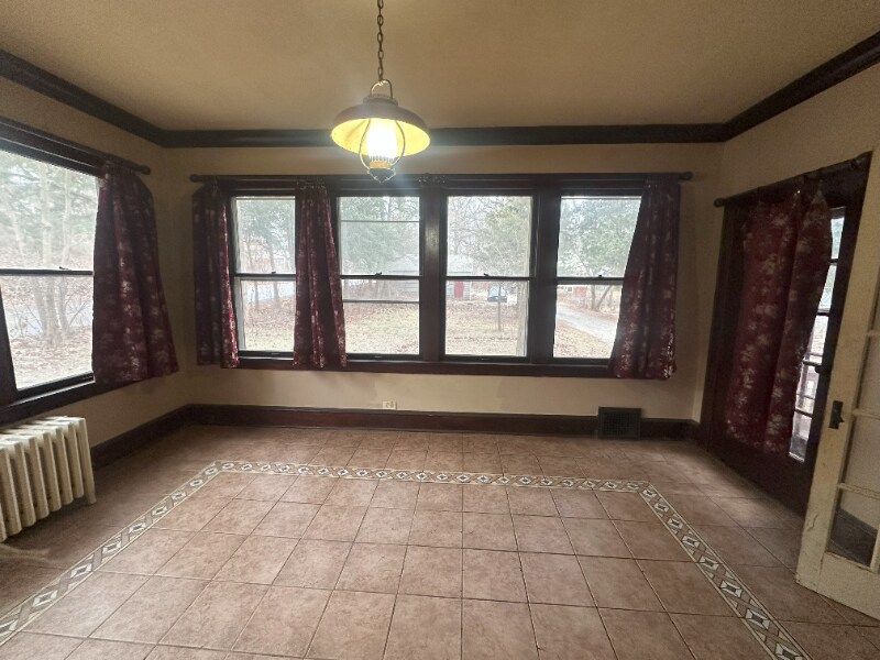 Building Photo - 106 W Spring Dr