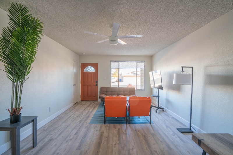 Building Photo - 2035 E Cornell Dr