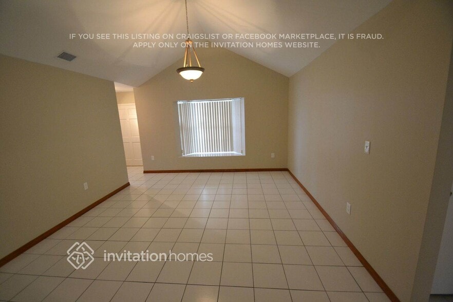 Building Photo - 15411 SW 144th Ave