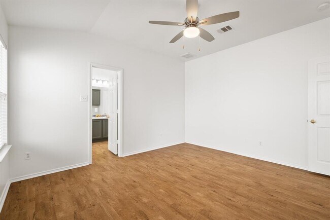 Building Photo - 1416 Fort LLoyd Pl