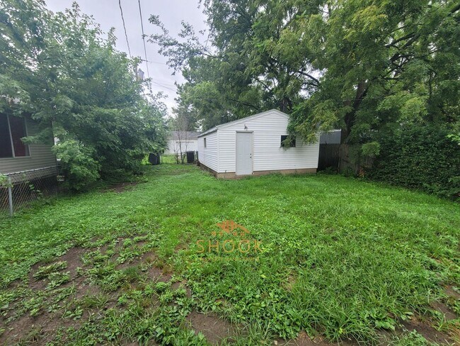Building Photo - 2 BR