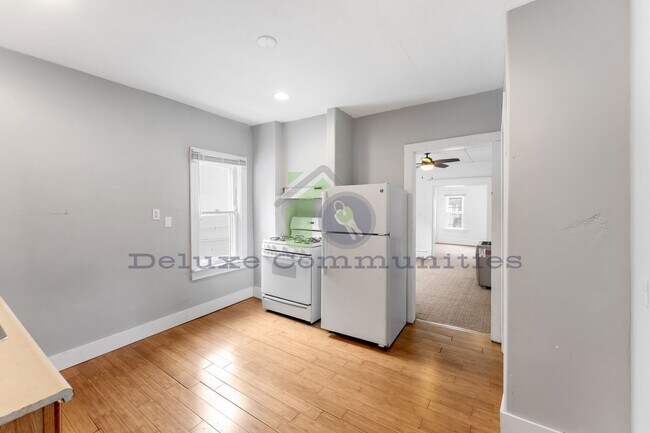 Building Photo - 346-346 Diamond Ave SE
