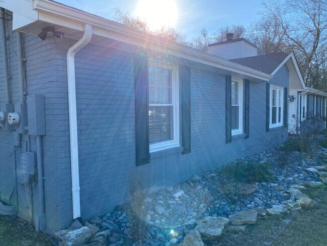 Building Photo - Coming soon! Nice remodeled 2 bedroom dupl...