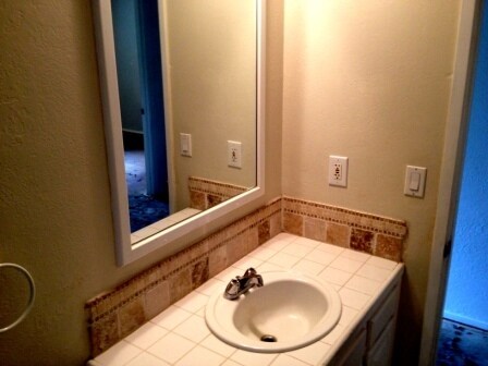 Building Photo - 4 Bedroom, 2 Bathroom House with Large Fen...