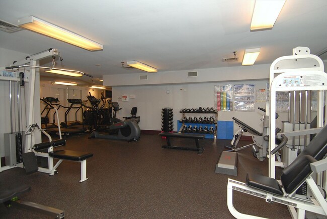 Building Photo - Location, convenience, space! You get it a...